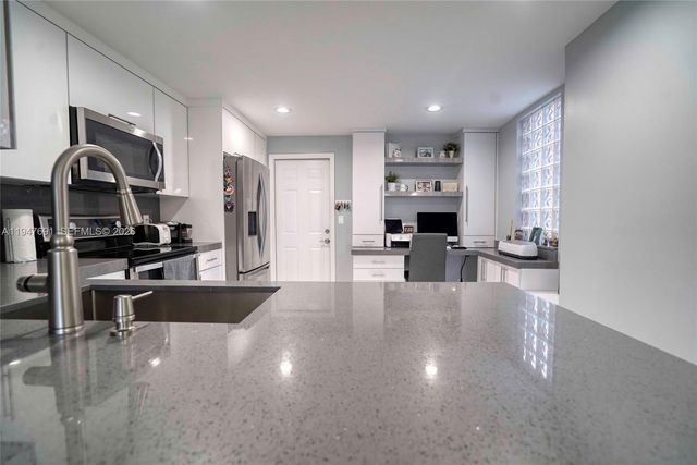 1261 Presidio Dr 5-42, Weston, FL 33327