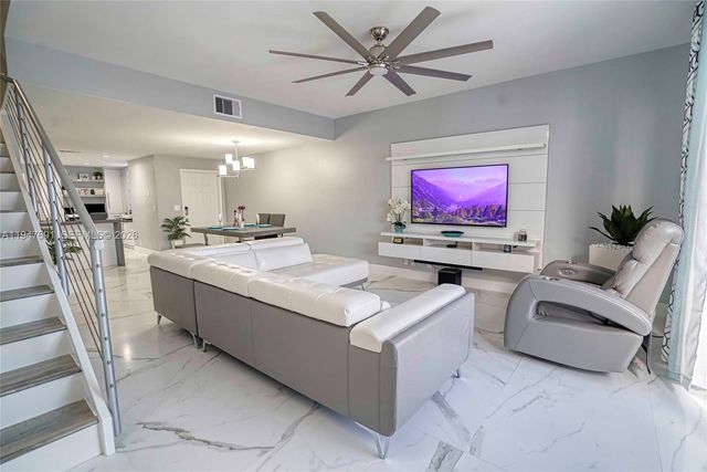 1261 Presidio Dr 5-42, Weston, FL 33327