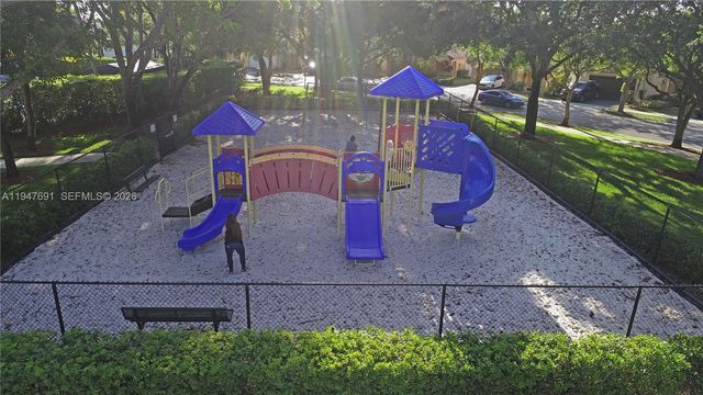 1261 Presidio Dr 5-42, Weston, FL 33327