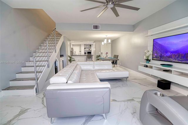 1261 Presidio Dr 5-42, Weston, FL 33327