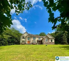 707 Kennedy Court, Smithfield Twp, PA 18301