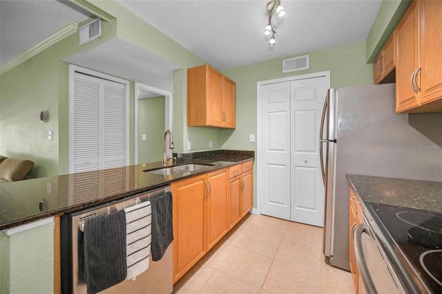 3261 HAVILAND COURT 203, Palm Harbor, FL 34684
