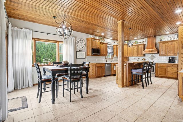 7290 W 350 N, Shipshewana, IN 46565