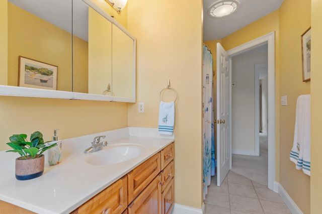 71 Nicolle Ter, Gardner, MA 01440