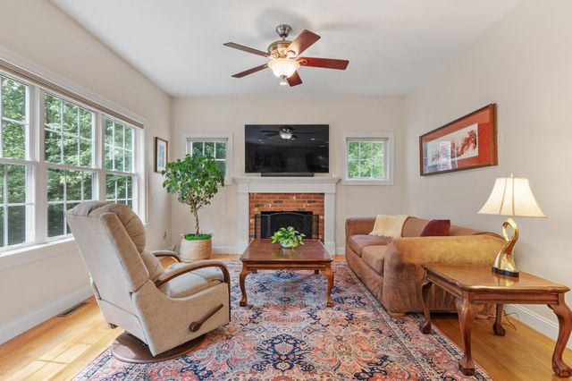 71 Nicolle Ter, Gardner, MA 01440