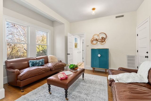 929 Beacon St, Newton, MA 02459