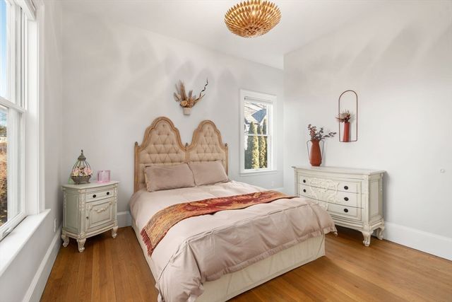 929 Beacon St, Newton, MA 02459