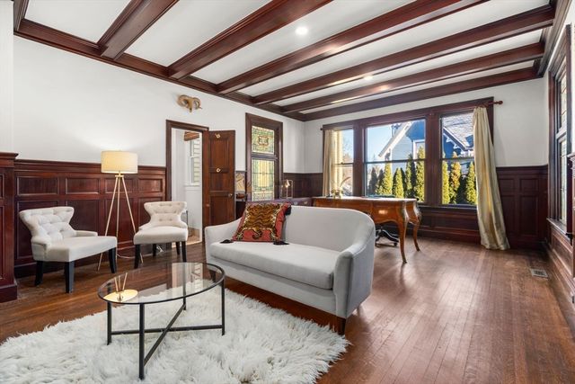 929 Beacon St, Newton, MA 02459