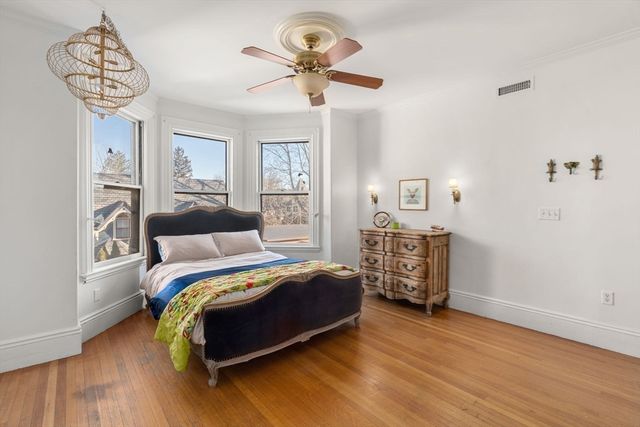 929 Beacon St, Newton, MA 02459