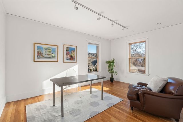 929 Beacon St, Newton, MA 02459