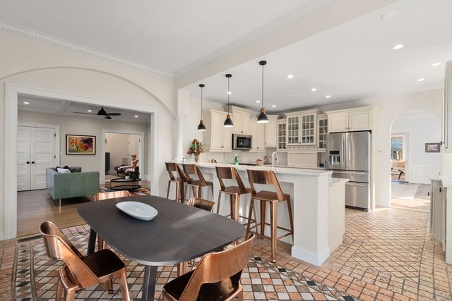 929 Beacon St, Newton, MA 02459