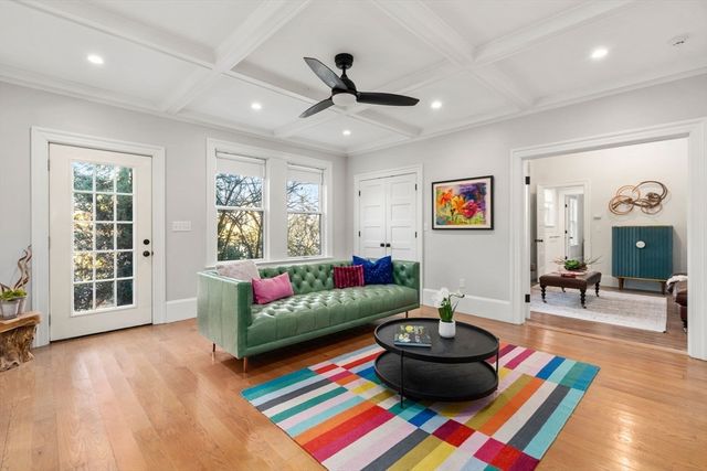 929 Beacon St, Newton, MA 02459