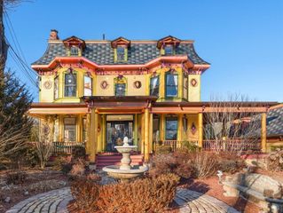 929 Beacon St, Newton, MA 02459