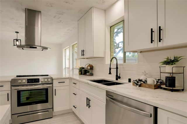 7926 Windy Creek Drive, Houston, TX 77040