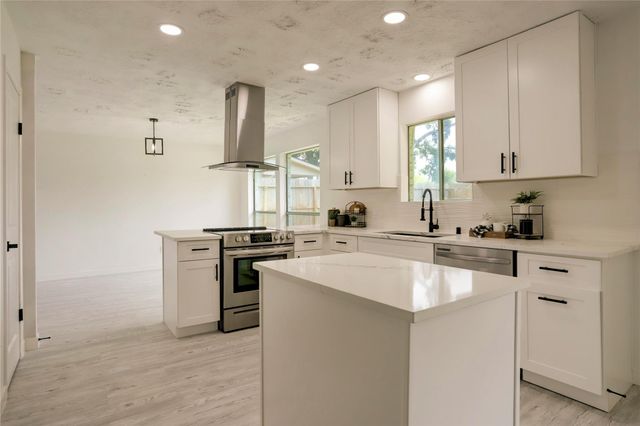 7926 Windy Creek Drive, Houston, TX 77040