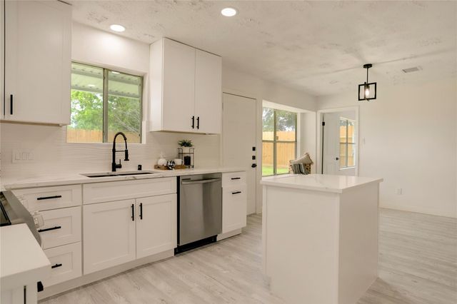 7926 Windy Creek Drive, Houston, TX 77040