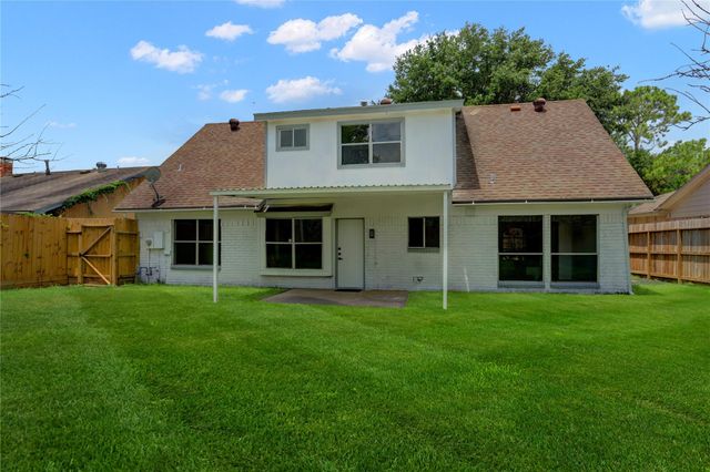 7926 Windy Creek Drive, Houston, TX 77040
