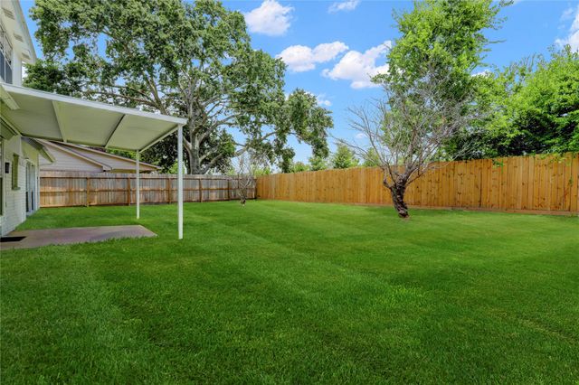 7926 Windy Creek Drive, Houston, TX 77040