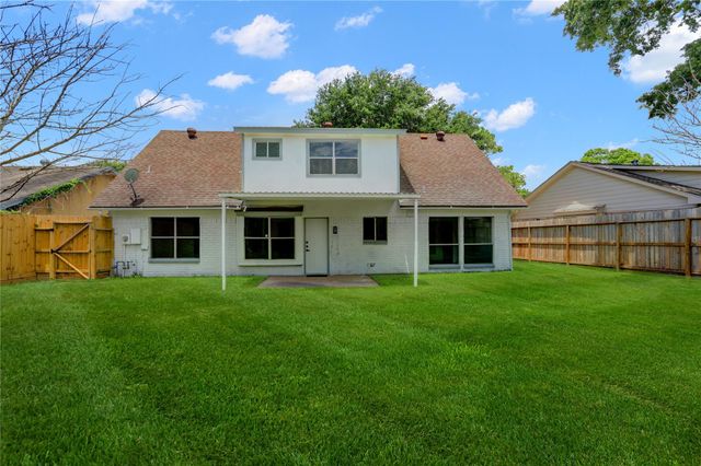 7926 Windy Creek Drive, Houston, TX 77040