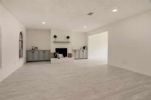 7926 Windy Creek Drive, Houston, TX 77040