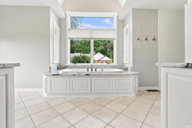 4010 Augusta Lane, Elkhart, IN 46517