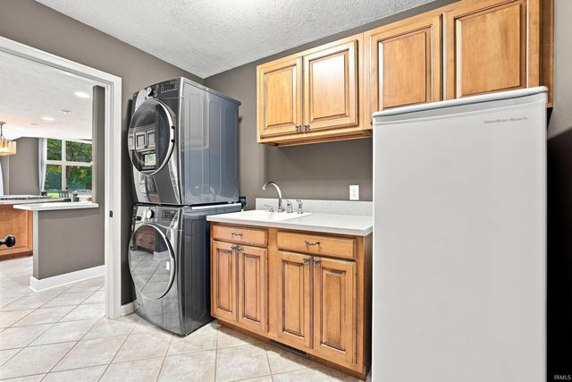 4010 Augusta Lane, Elkhart, IN 46517