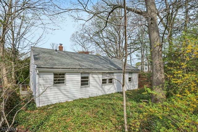 24 Pearl St, Summit City, NJ 07901