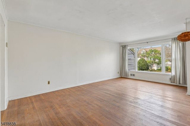 24 Pearl St, Summit City, NJ 07901