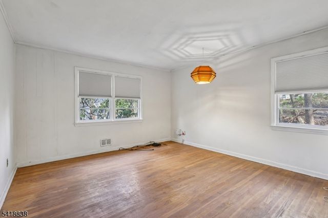 24 Pearl St, Summit City, NJ 07901