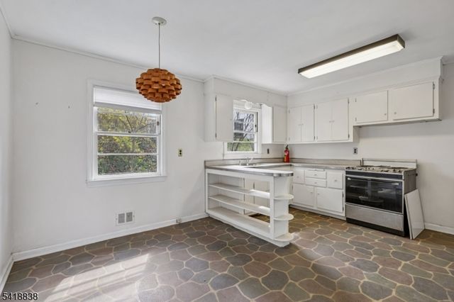 24 Pearl St, Summit City, NJ 07901