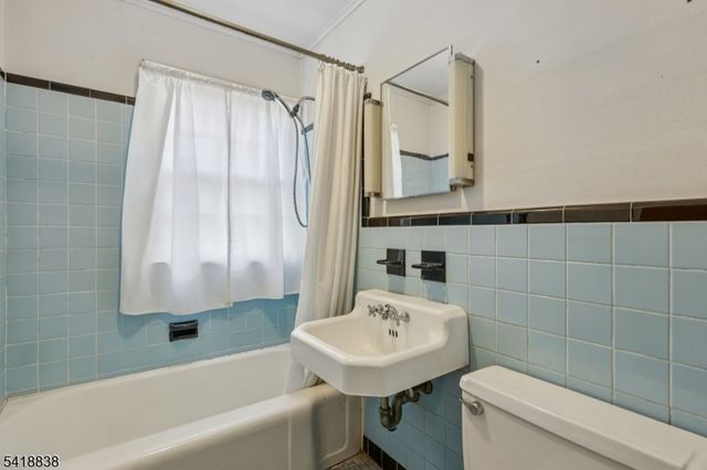 24 Pearl St, Summit City, NJ 07901