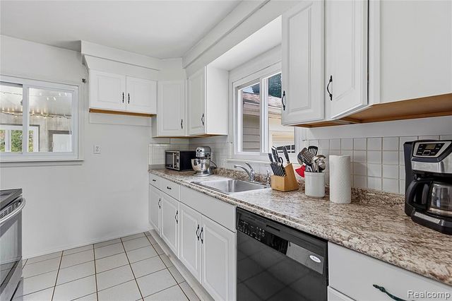 3403 Ardreth Drive, Waterford, MI 48329