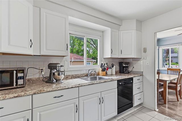 3403 Ardreth Drive, Waterford, MI 48329