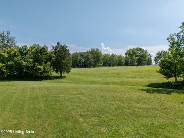 2 Landspur Ct, Simpsonville, KY 40067