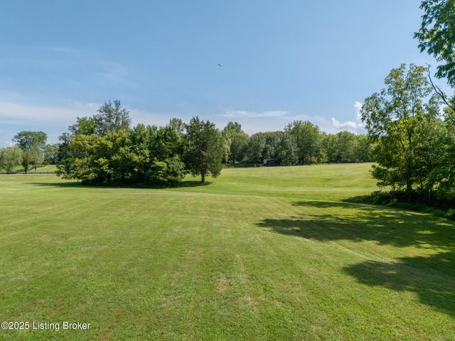 2 Landspur Ct, Simpsonville, KY 40067