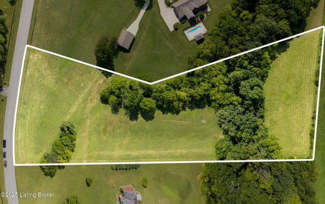 2 Landspur Ct, Simpsonville, KY 40067