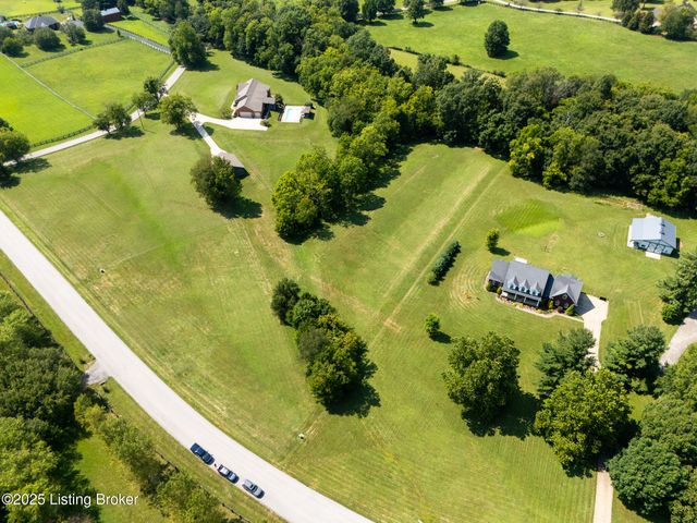 2 Landspur Ct, Simpsonville, KY 40067