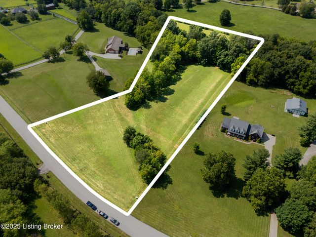 2 Landspur Ct, Simpsonville, KY 40067