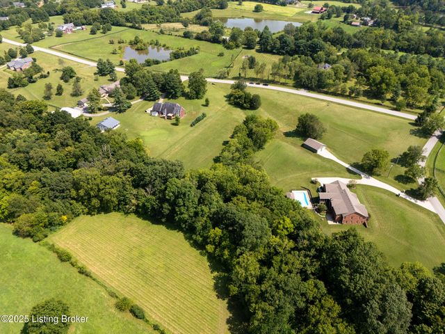 2 Landspur Ct, Simpsonville, KY 40067