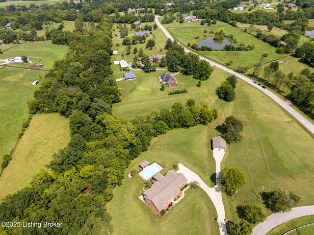 2 Landspur Ct, Simpsonville, KY 40067