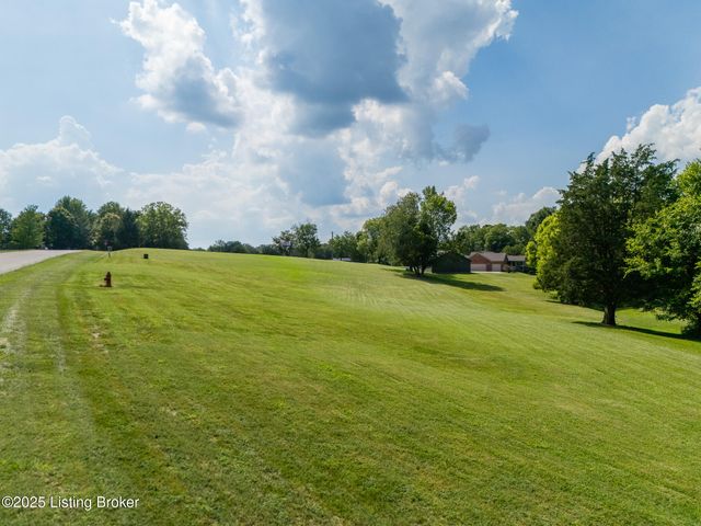 2 Landspur Ct, Simpsonville, KY 40067