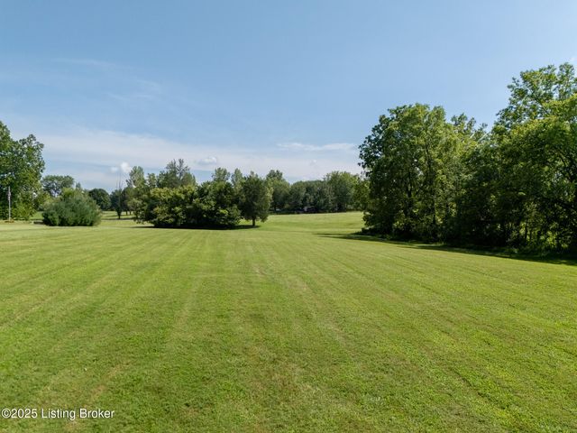 2 Landspur Ct, Simpsonville, KY 40067