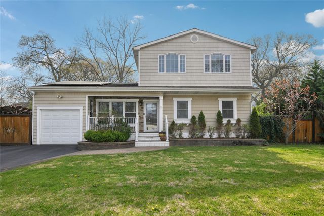 3 Bayard Street, Lake Grove, NY 11755