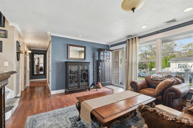 3 Bayard Street, Lake Grove, NY 11755