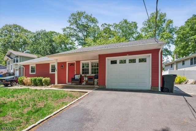 214 Santa Fe Trl, Hopatcong Boro, NJ 07843