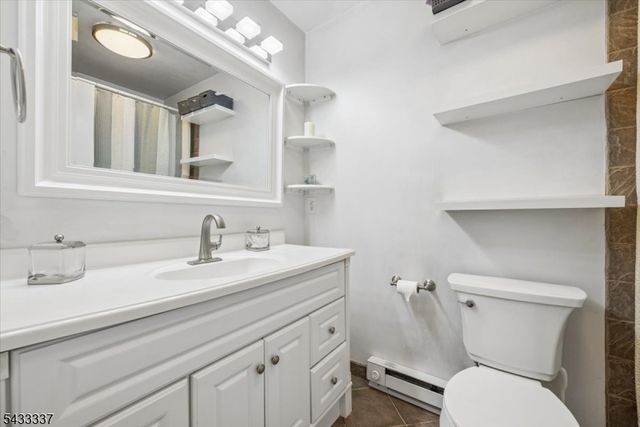 214 Santa Fe Trl, Hopatcong Boro, NJ 07843