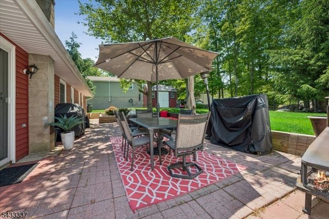 214 Santa Fe Trl, Hopatcong Boro, NJ 07843
