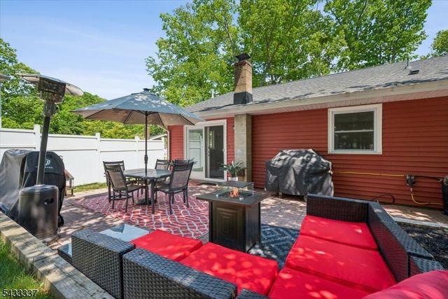 214 Santa Fe Trl, Hopatcong Boro, NJ 07843