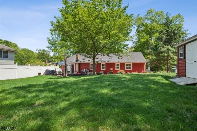 214 Santa Fe Trl, Hopatcong Boro, NJ 07843