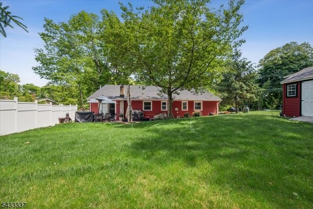 214 Santa Fe Trl, Hopatcong Boro, NJ 07843